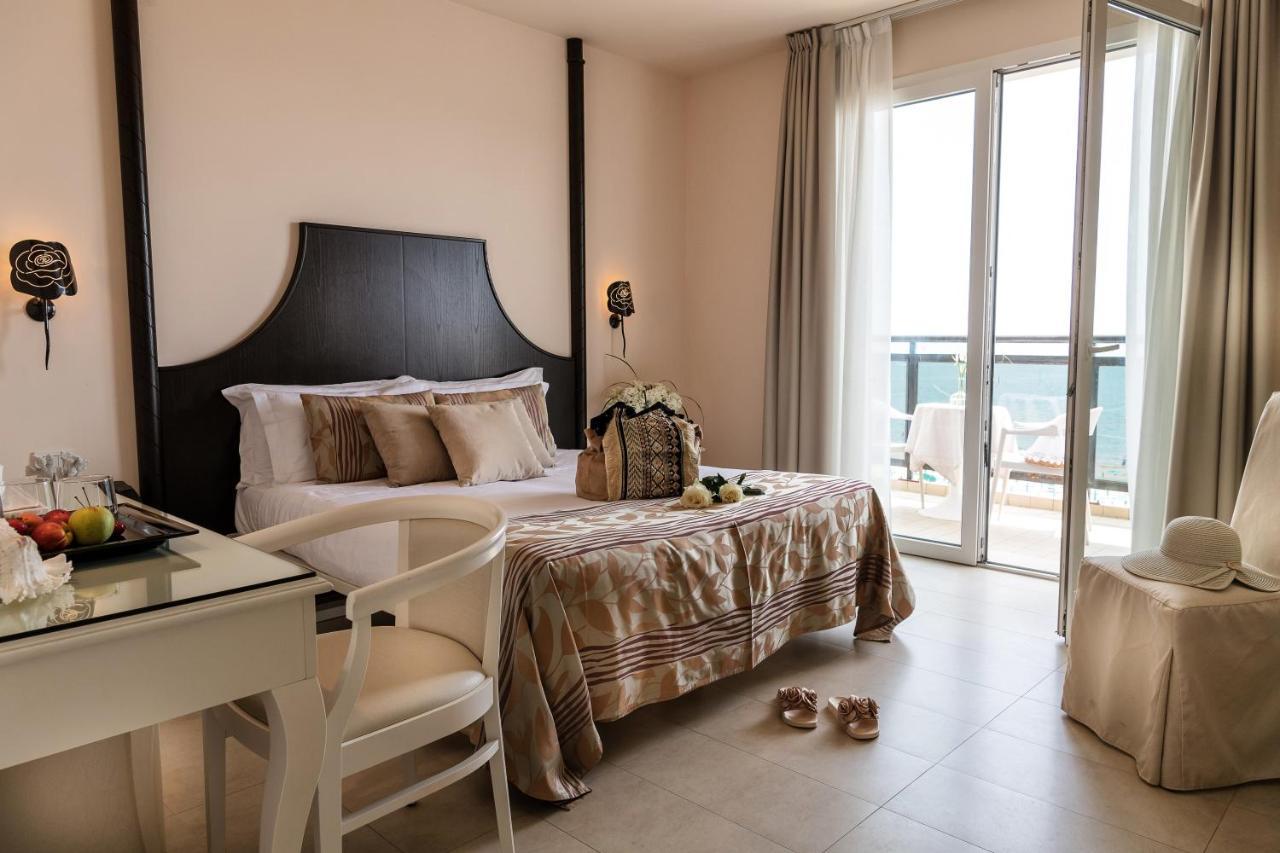 Baia Del Mar Beach Boutique Hotel Лідо-ді-Єзоло Екстер'єр фото