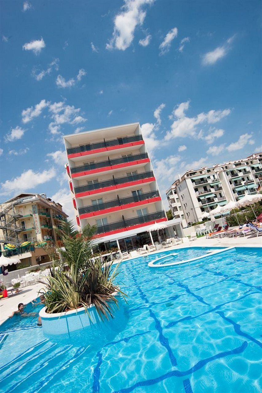 Baia Del Mar Beach Boutique Hotel Лідо-ді-Єзоло Екстер'єр фото