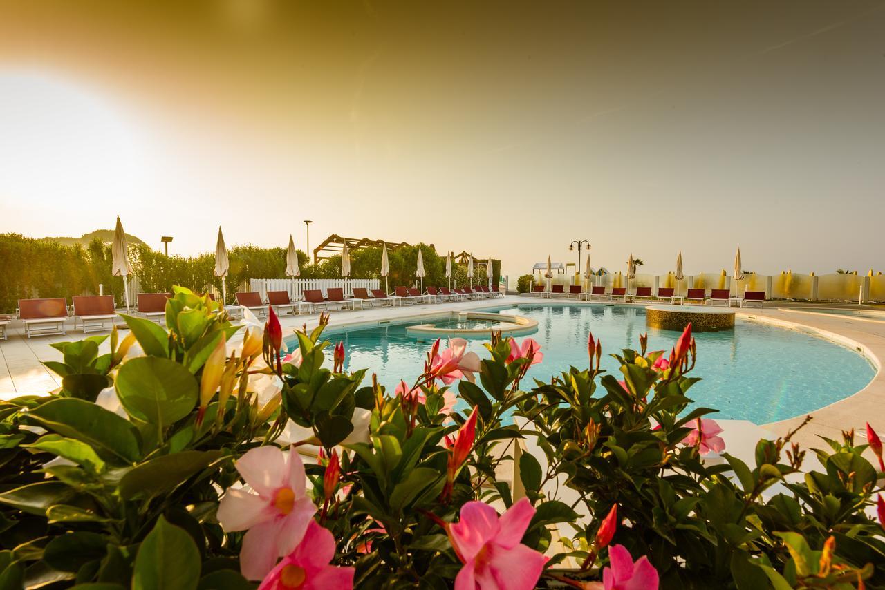 Baia Del Mar Beach Boutique Hotel Лідо-ді-Єзоло Екстер'єр фото