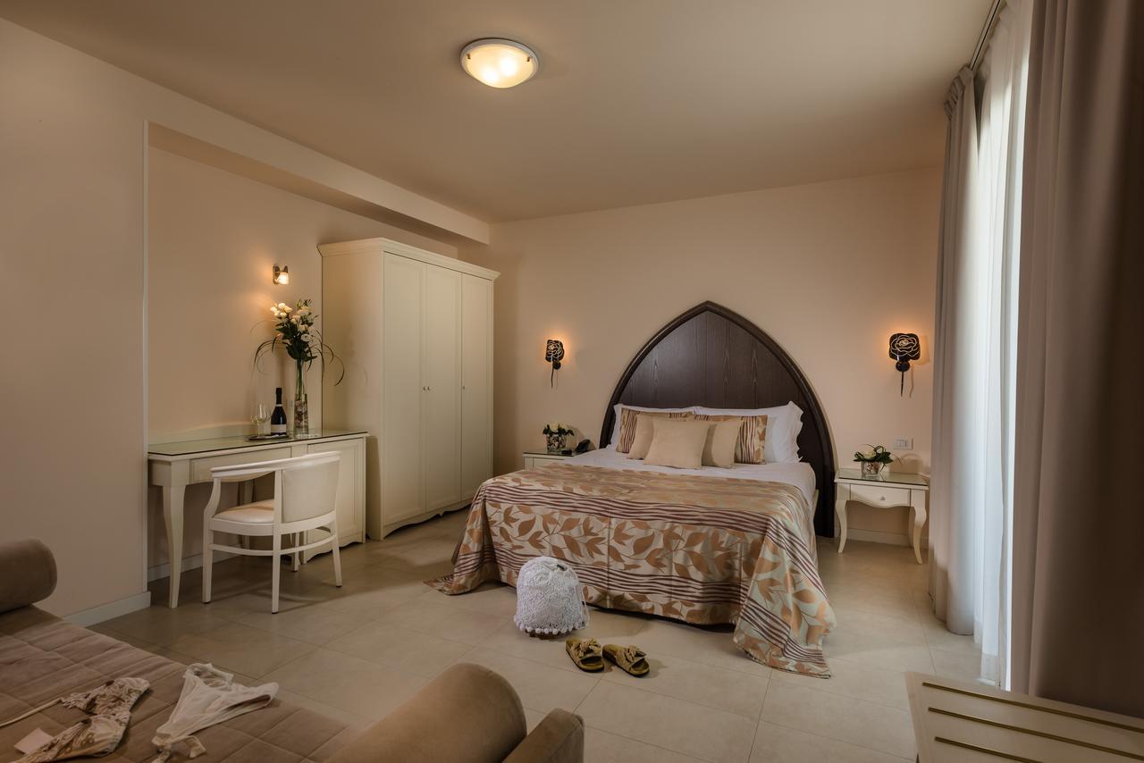 Baia Del Mar Beach Boutique Hotel Лідо-ді-Єзоло Екстер'єр фото