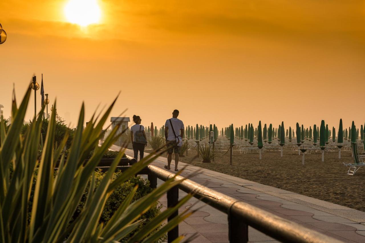 Baia Del Mar Beach Boutique Hotel Лідо-ді-Єзоло Екстер'єр фото