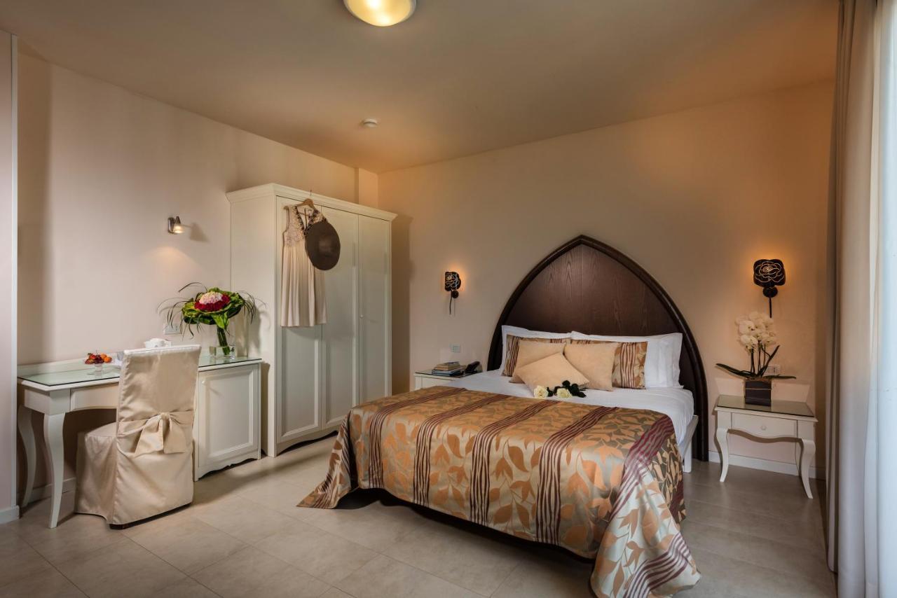 Baia Del Mar Beach Boutique Hotel Лідо-ді-Єзоло Екстер'єр фото